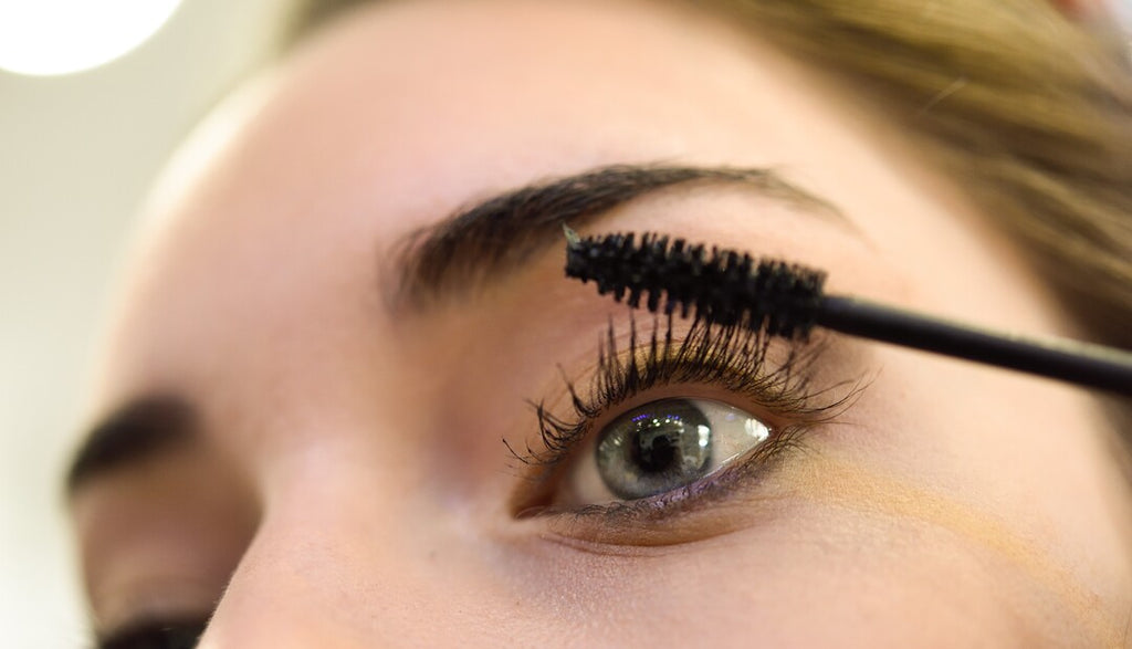 Top 5 Reasons Why Your Lashes Are Falling & How to Fix It